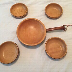 Vintage Munising Footed Wood Thumbprint Bowl w/Handle &4 Small Matching Bowls MC